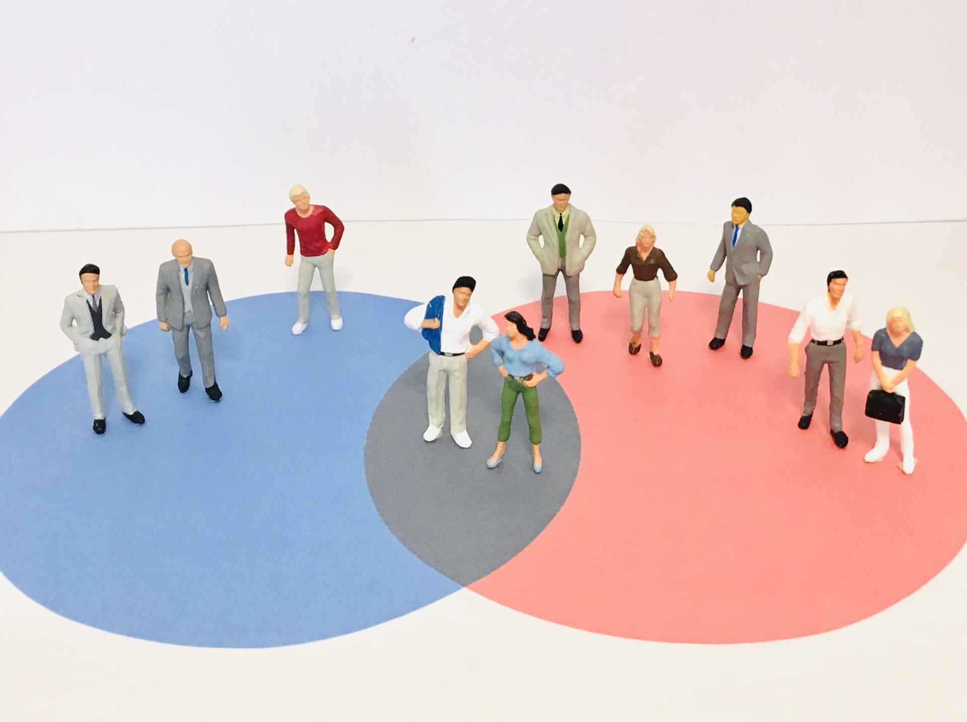 銘板の種類と特徴を徹底解説!用途別選び方